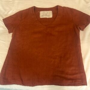 notPERFECTLINEN Women's Short Sleeve V-Neck Top in Rust